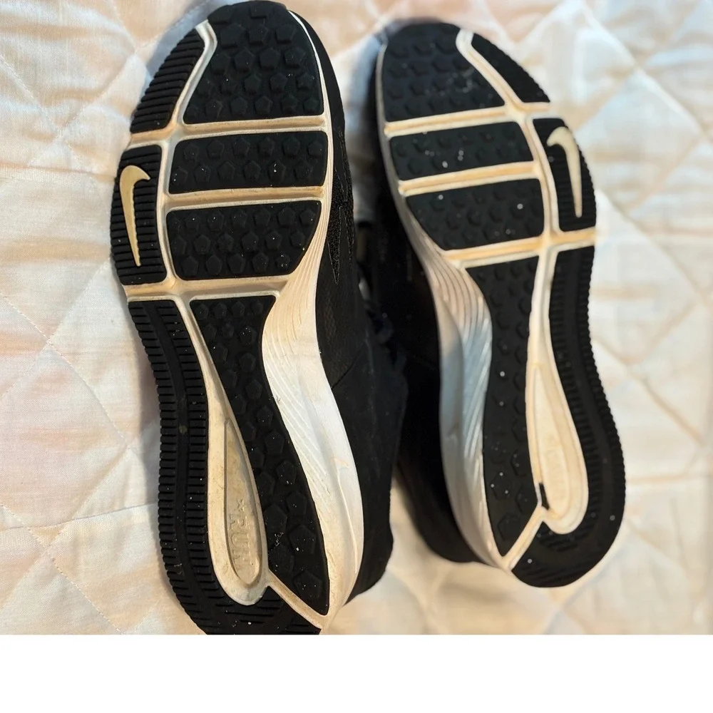 Nike Star Runner Kids Running Shoes‎ Black White Sneakers Lightweight Size 5Y - Picture 7 of 9